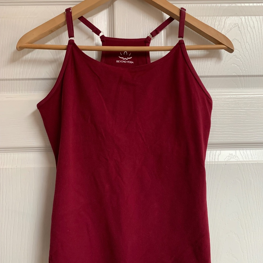 Beyond Yoga  Red Adjustable Strap  Workout Tank Size Medium